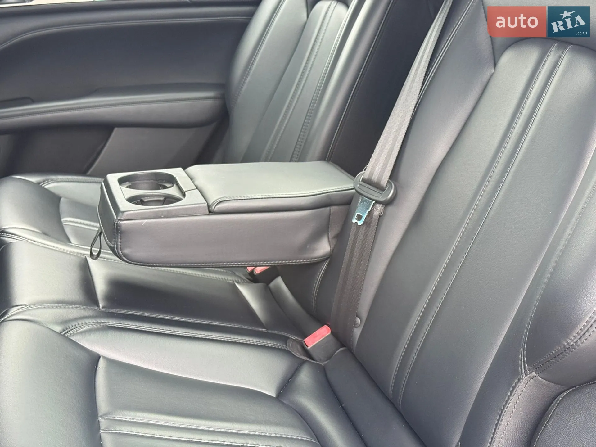 2016 Lincoln MKZ - мініатюра 33