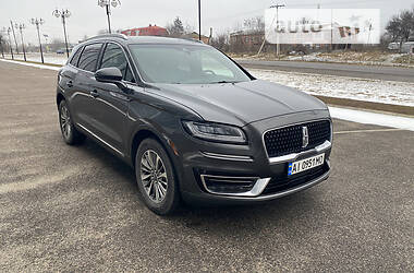 Позашляховик / Кросовер Lincoln Nautilus 2019 в 