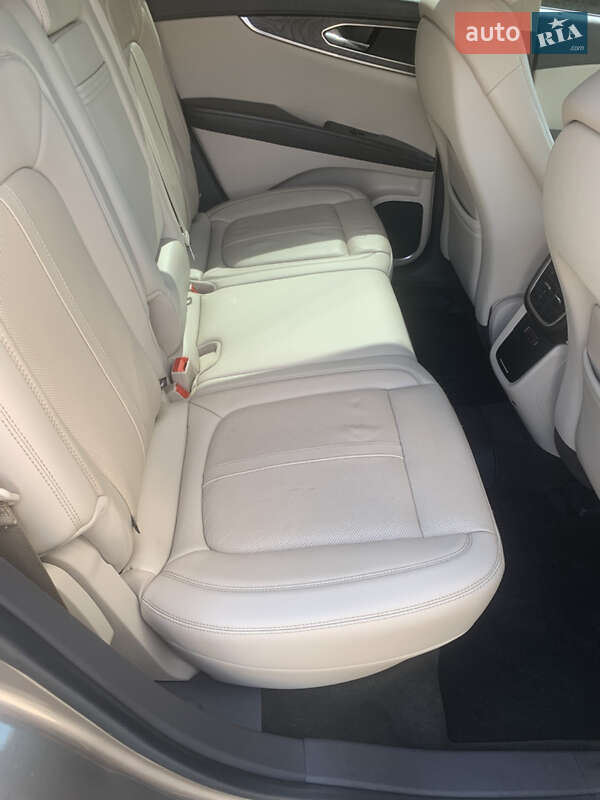 Позашляховик / Кросовер Lincoln Nautilus 2020 в Зміїві