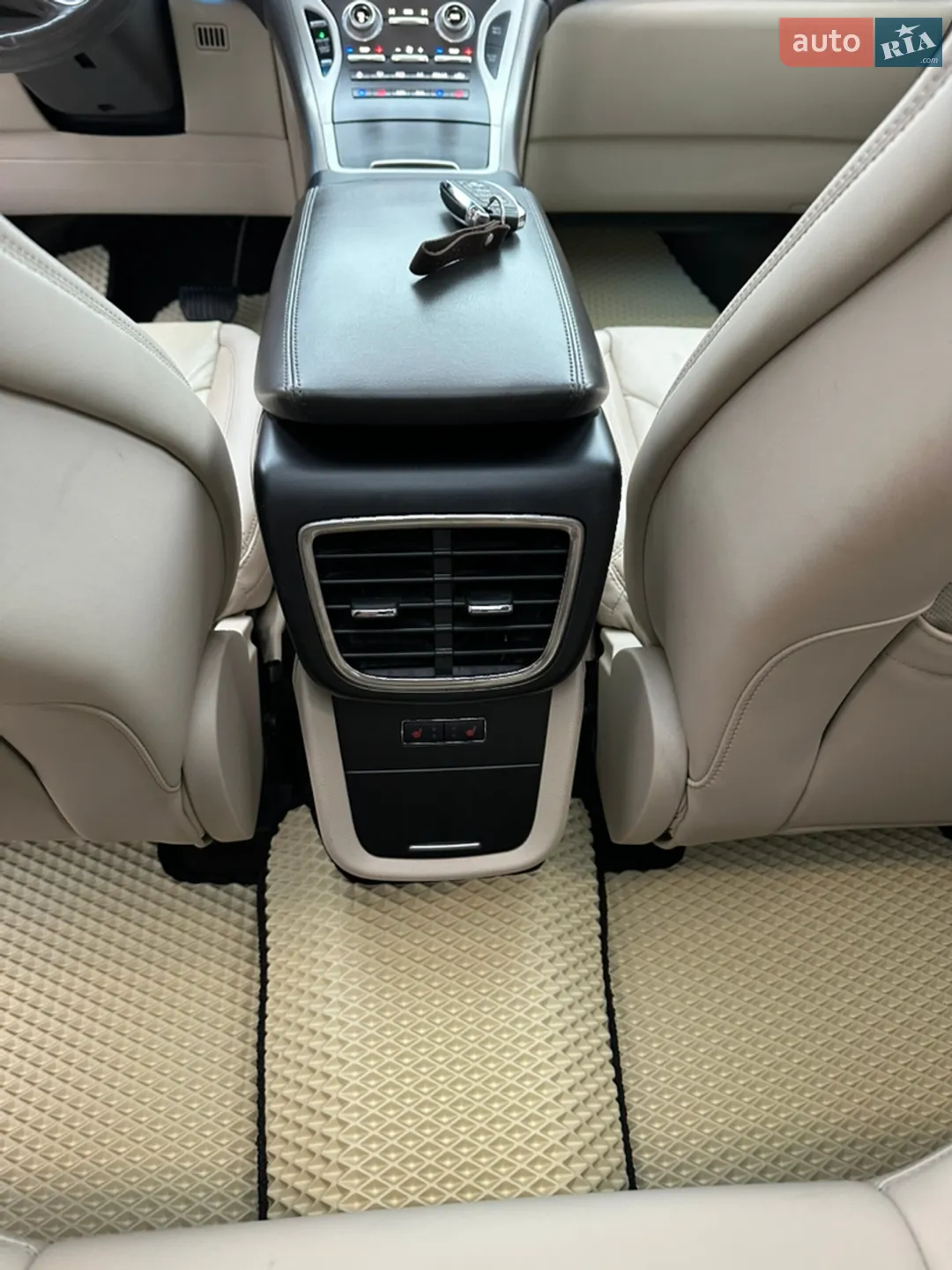 2018 Lincoln Nautilus - мініатюра 12