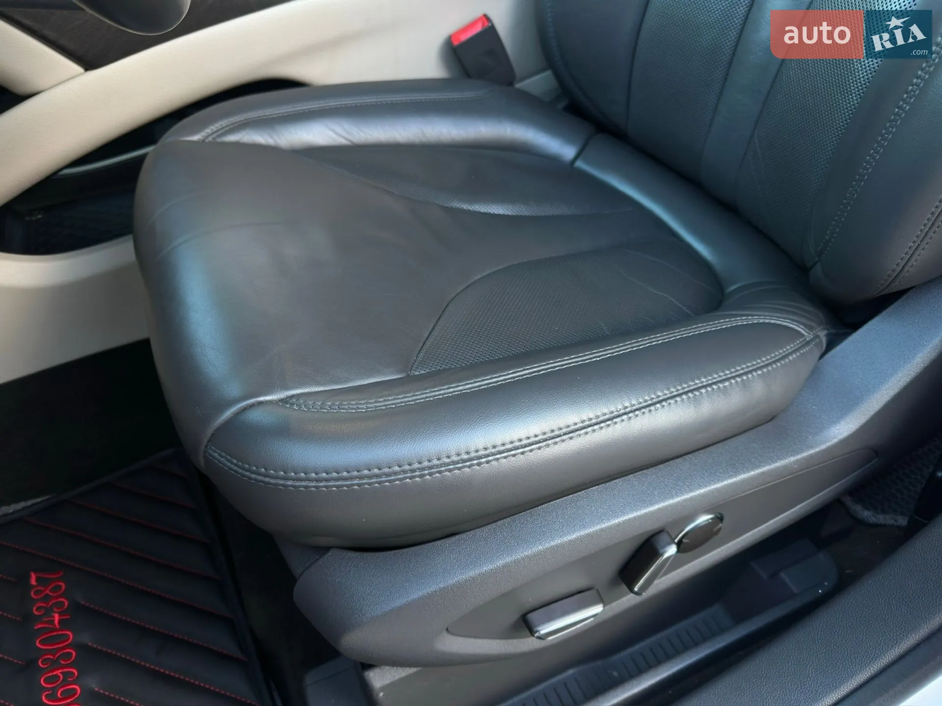 2019 Lincoln Nautilus - мініатюра 16