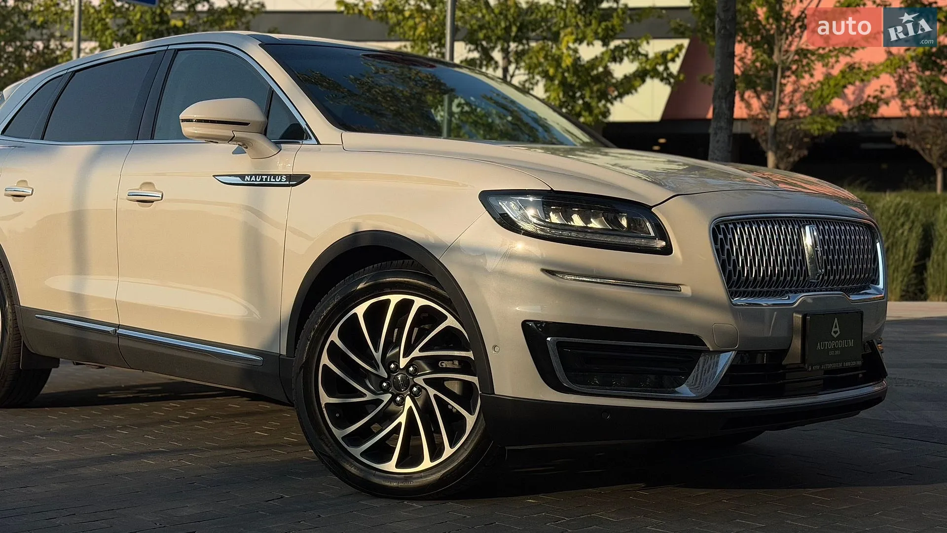 2018 Lincoln Nautilus - мініатюра 14