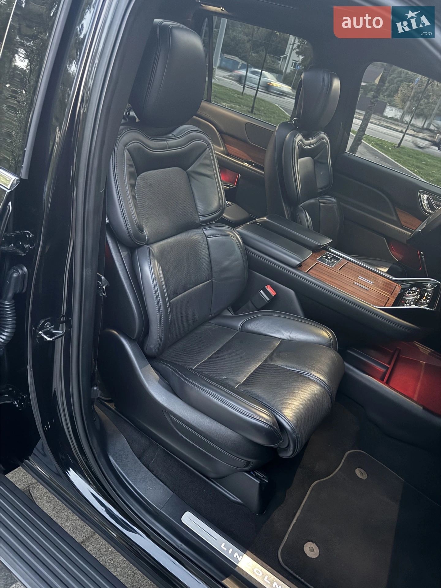 2019 Lincoln Navigator - мініатюра 32
