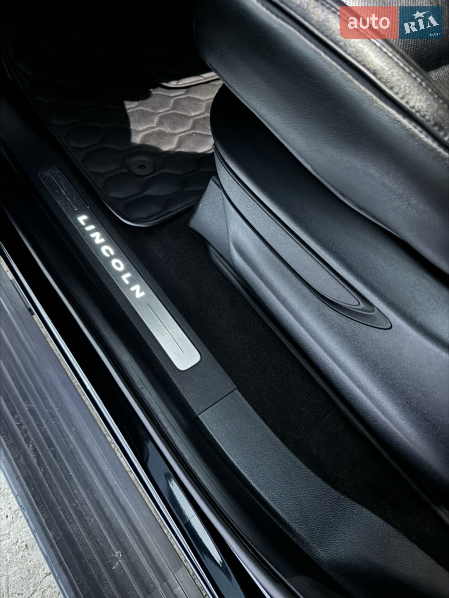 2018 Lincoln Navigator - мініатюра 25