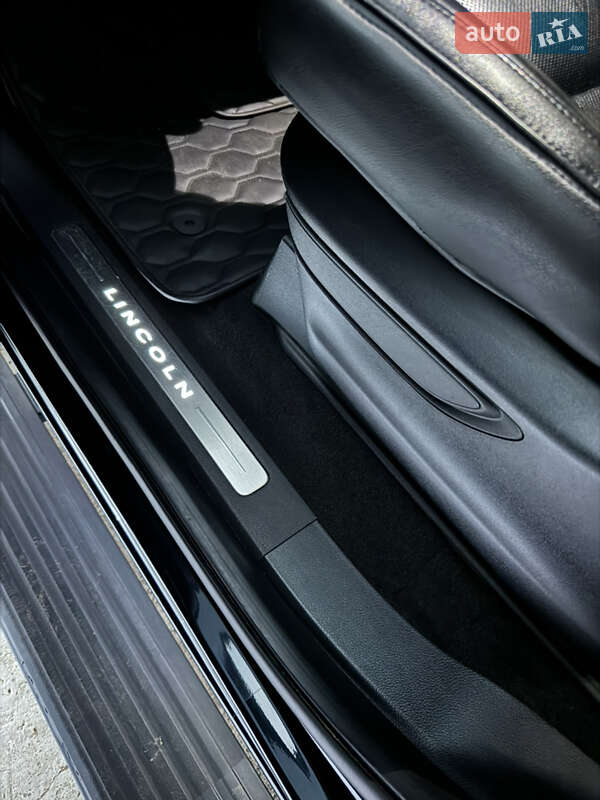 Внедорожник / Кроссовер Lincoln Navigator 2018 в Киеве фото 25 Внедорожник / Кроссовер Lincoln Navigator 2018 в Киеве