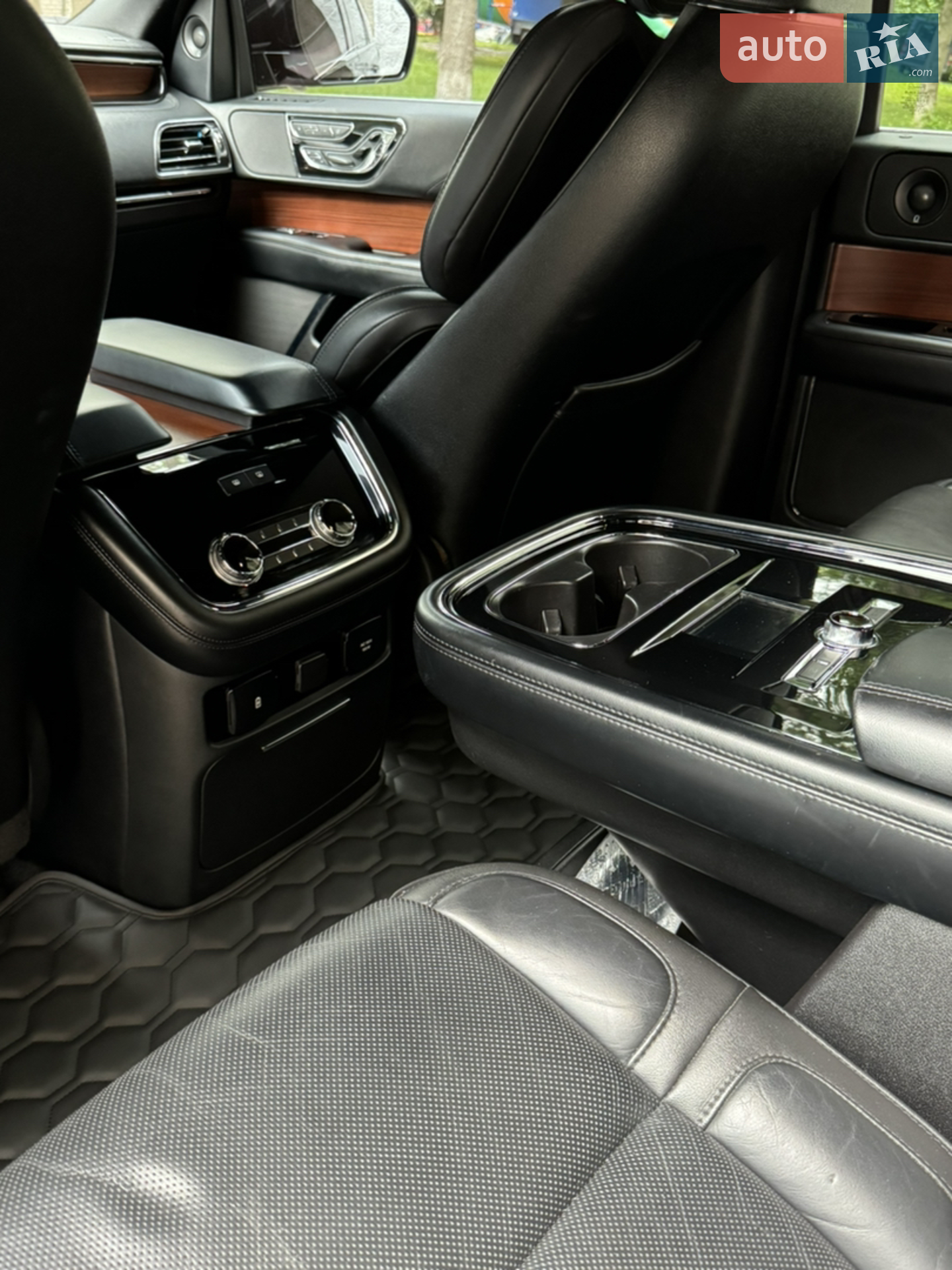 2018 Lincoln Navigator - мініатюра 44