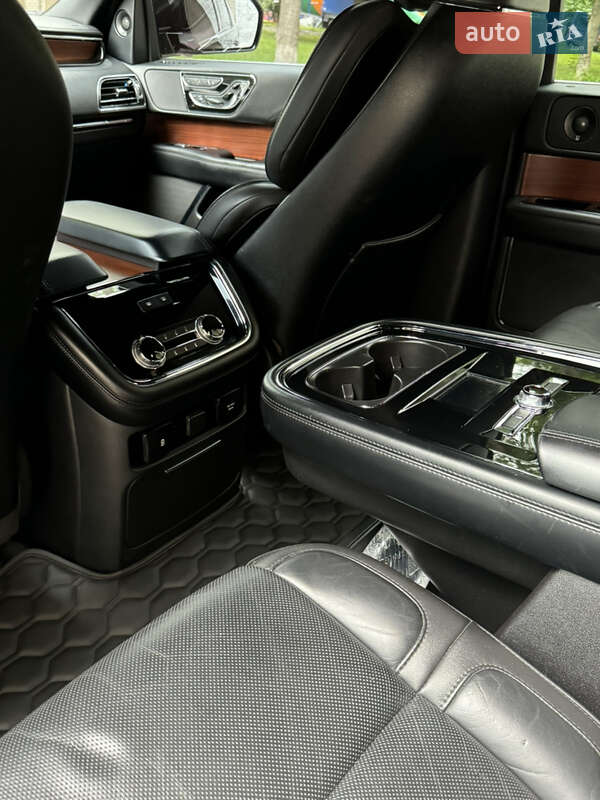 Внедорожник / Кроссовер Lincoln Navigator 2018 в Киеве фото 44 Внедорожник / Кроссовер Lincoln Navigator 2018 в Киеве