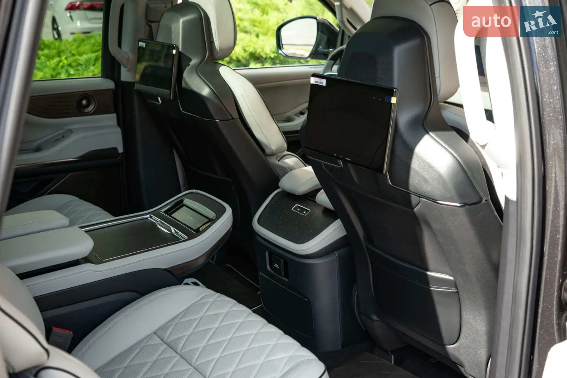 2025 Lincoln Navigator - мініатюра 52