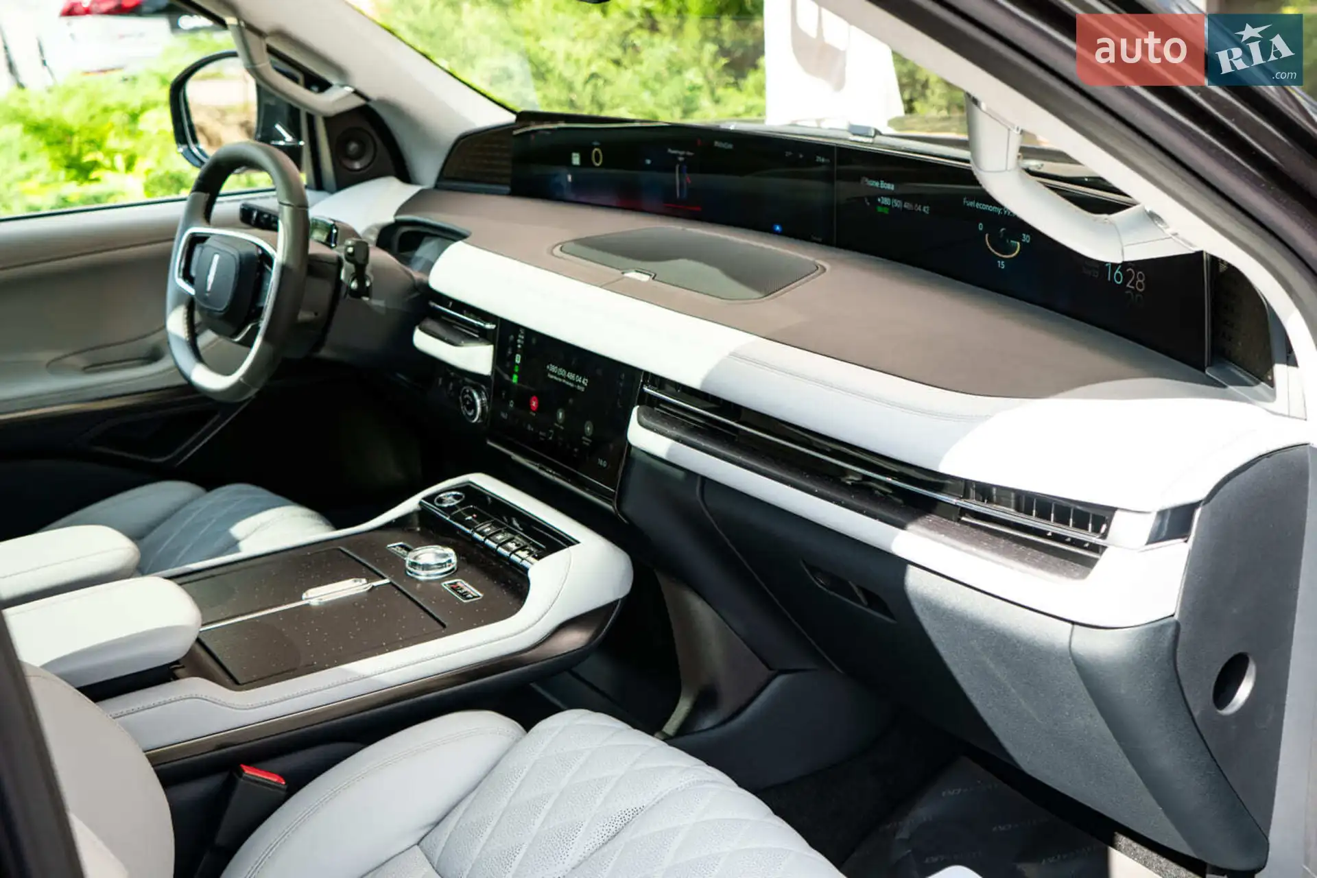 2025 Lincoln Navigator - мініатюра 38