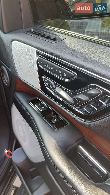 Позашляховик / Кросовер Lincoln Navigator 2020 в Володимирі фото 11 Позашляховик / Кросовер Lincoln Navigator 2020 в Володимирі