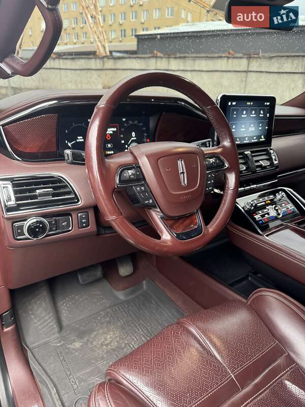 Внедорожник / Кроссовер Lincoln Navigator 2018 в Киеве фото 40 Внедорожник / Кроссовер Lincoln Navigator 2018 в Киеве