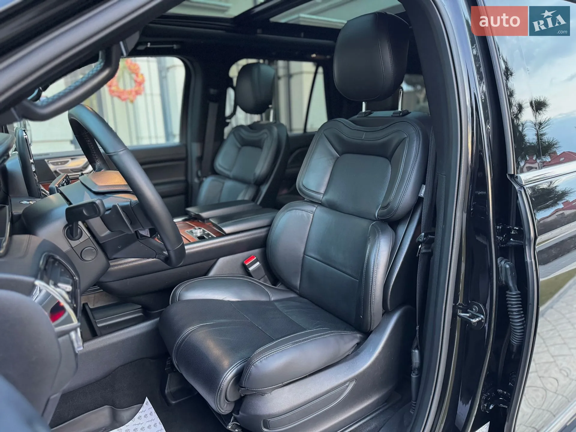 2017 Lincoln Navigator - мініатюра 23