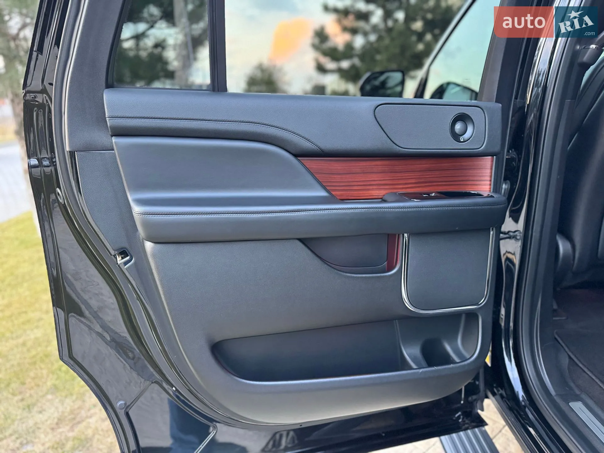 2017 Lincoln Navigator - мініатюра 25