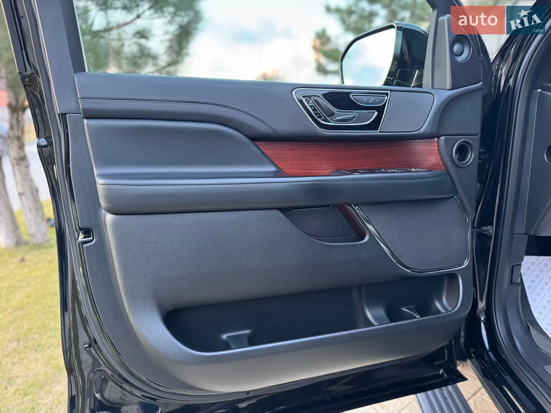 2017 Lincoln Navigator - мініатюра 31