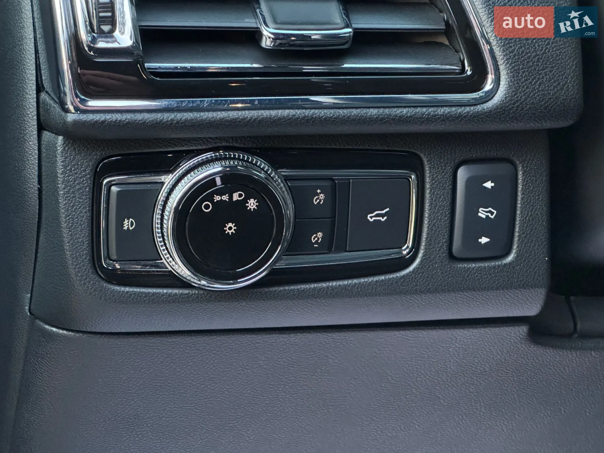 2017 Lincoln Navigator - мініатюра 44