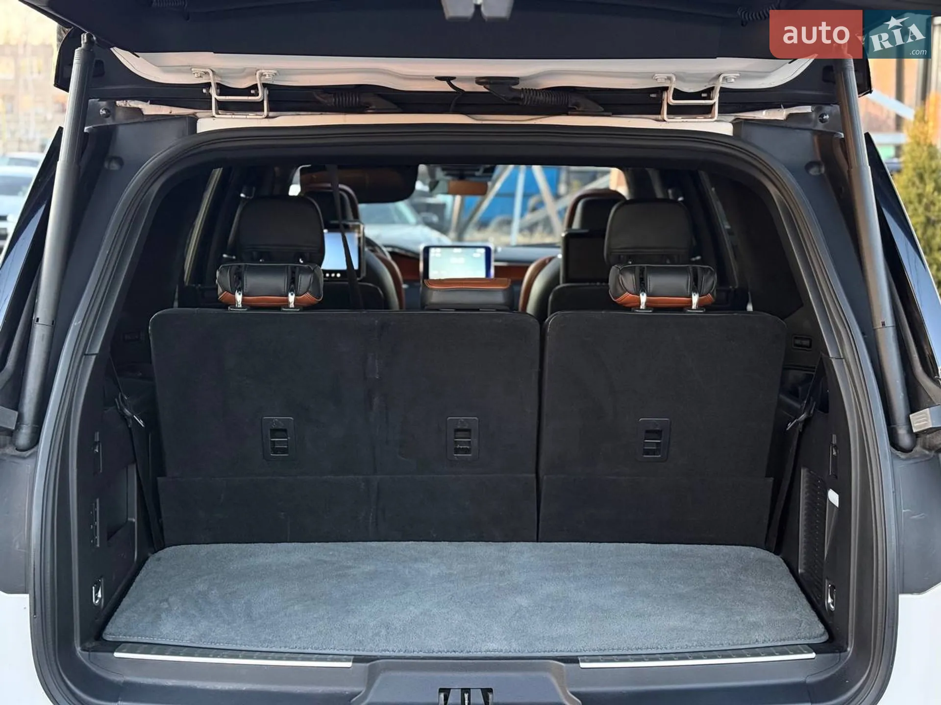 2018 Lincoln Navigator - мініатюра 12