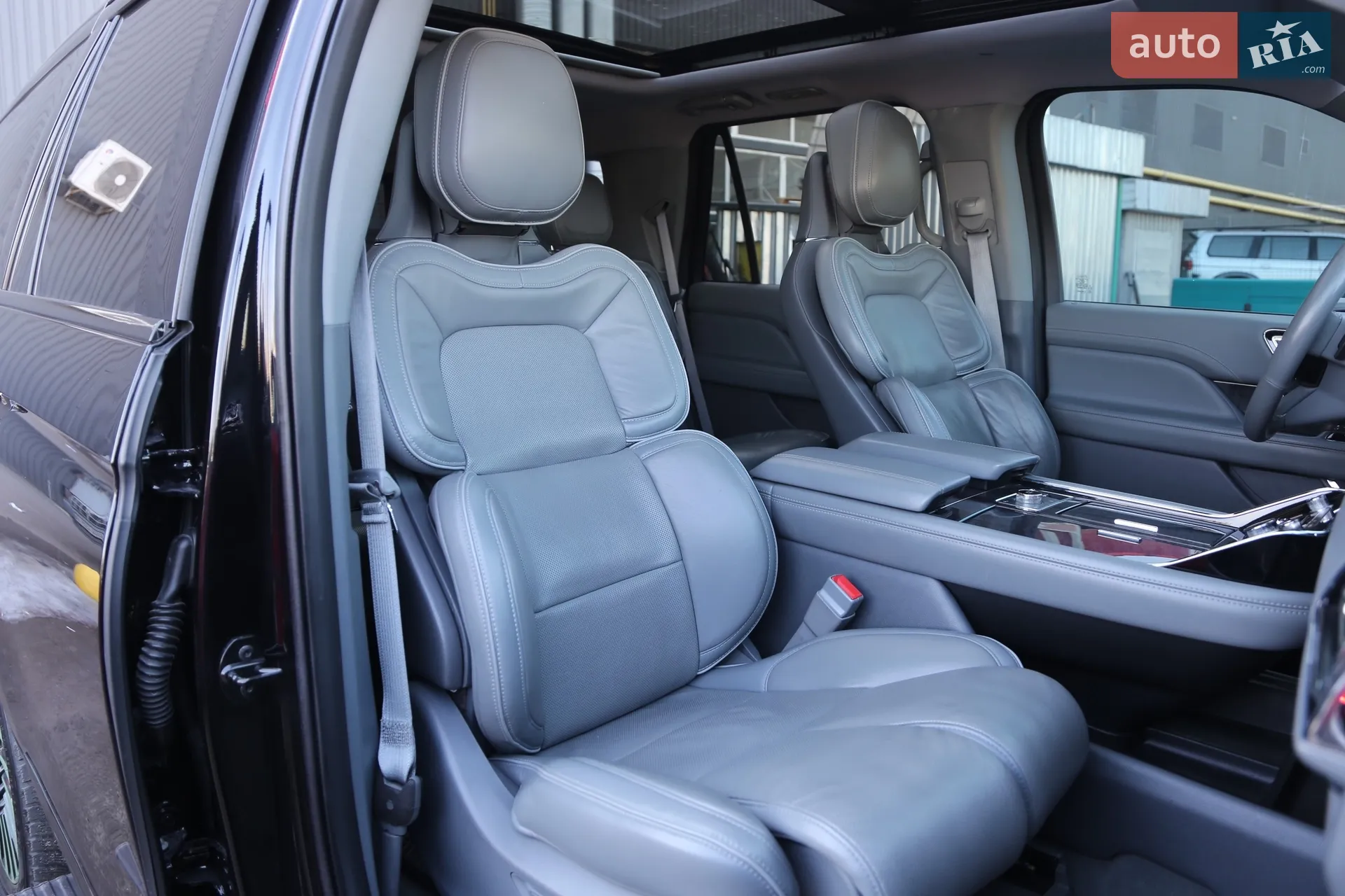 2019 Lincoln Navigator - мініатюра 13