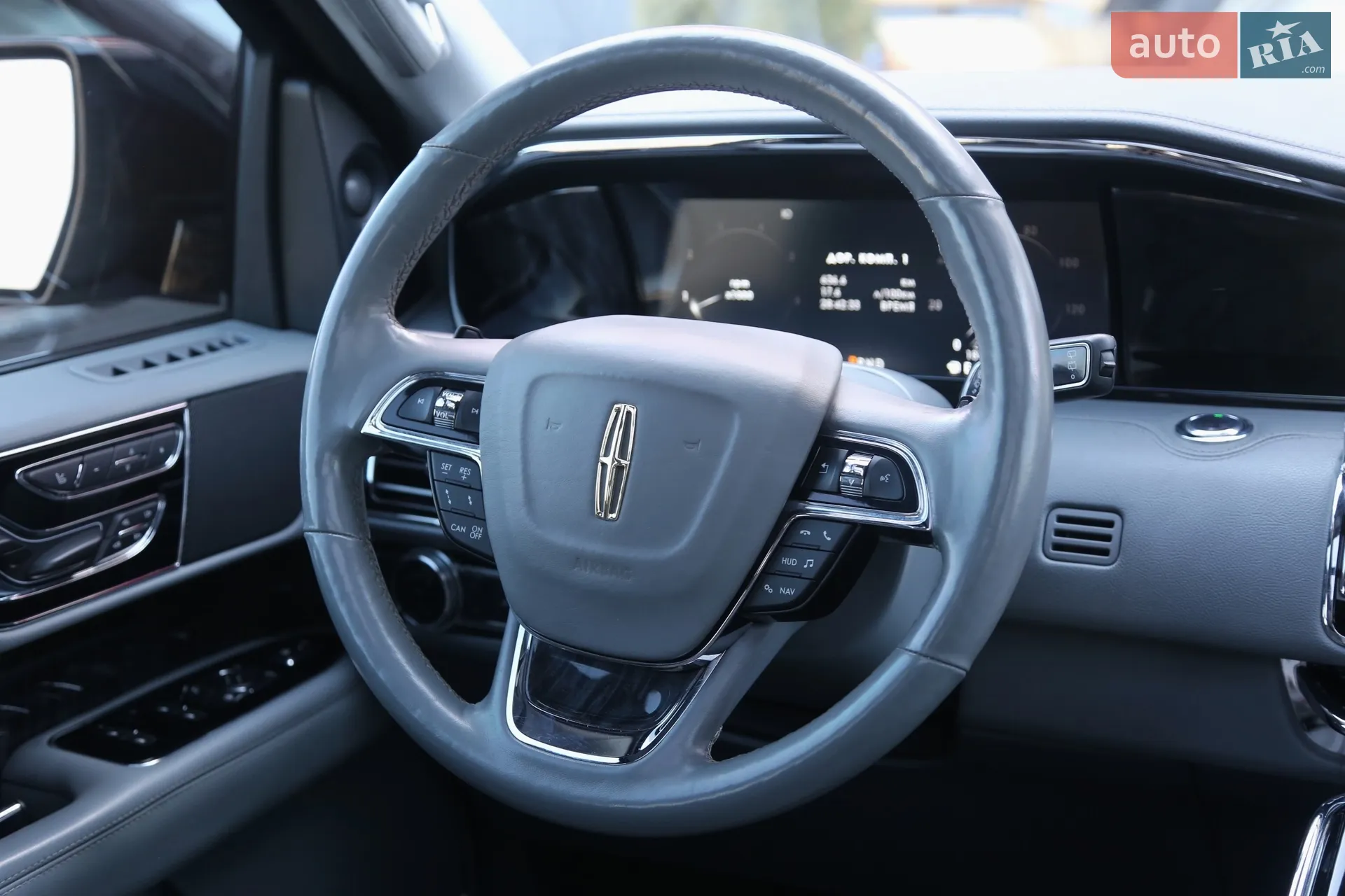 2019 Lincoln Navigator - мініатюра 21