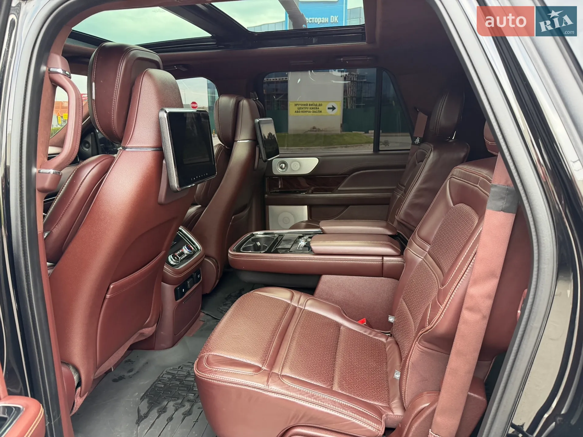 2018 Lincoln Navigator - мініатюра 32