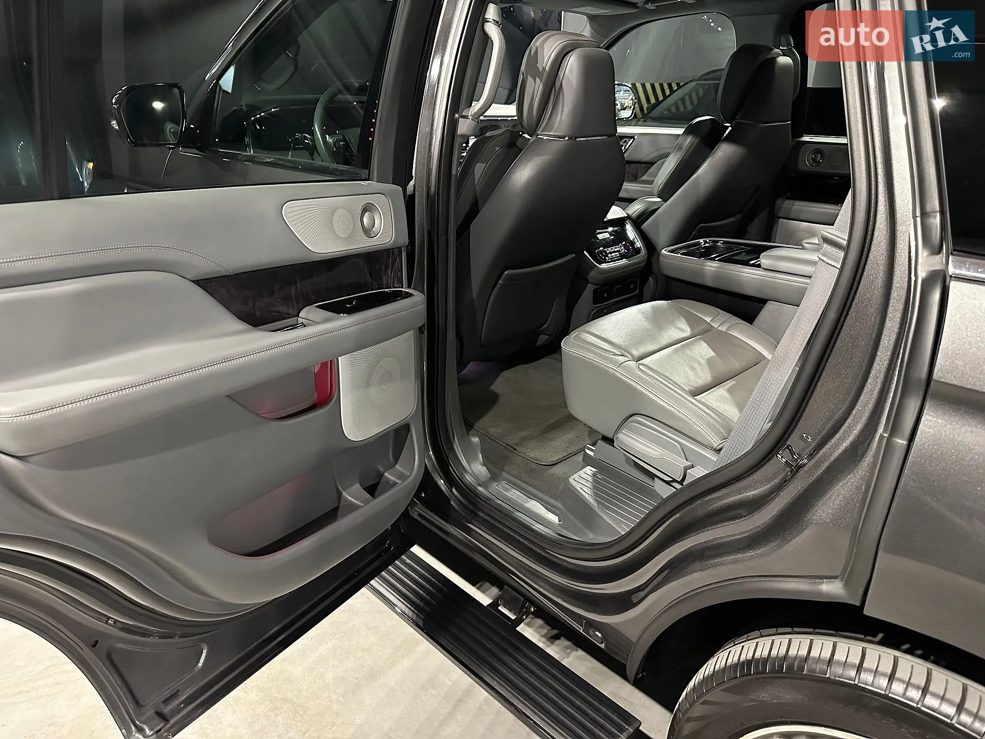 2018 Lincoln Navigator - мініатюра 12