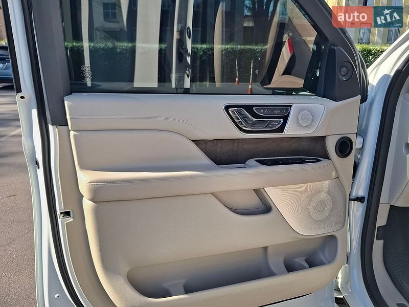 Внедорожник / Кроссовер Lincoln Navigator 2021 в Каменском