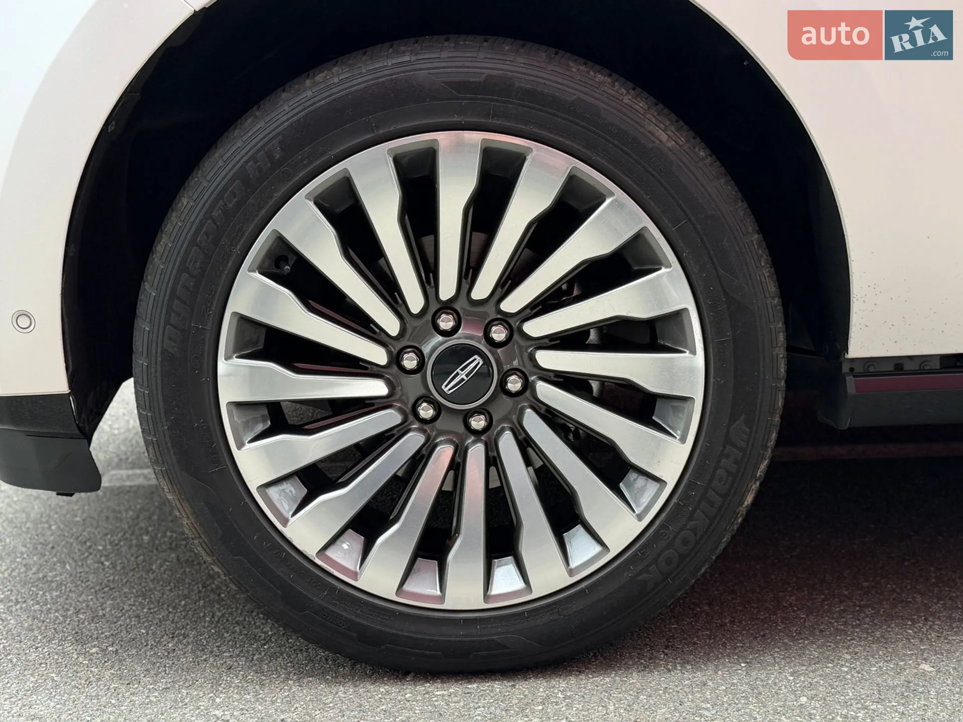 2019 Lincoln Navigator - мініатюра 19