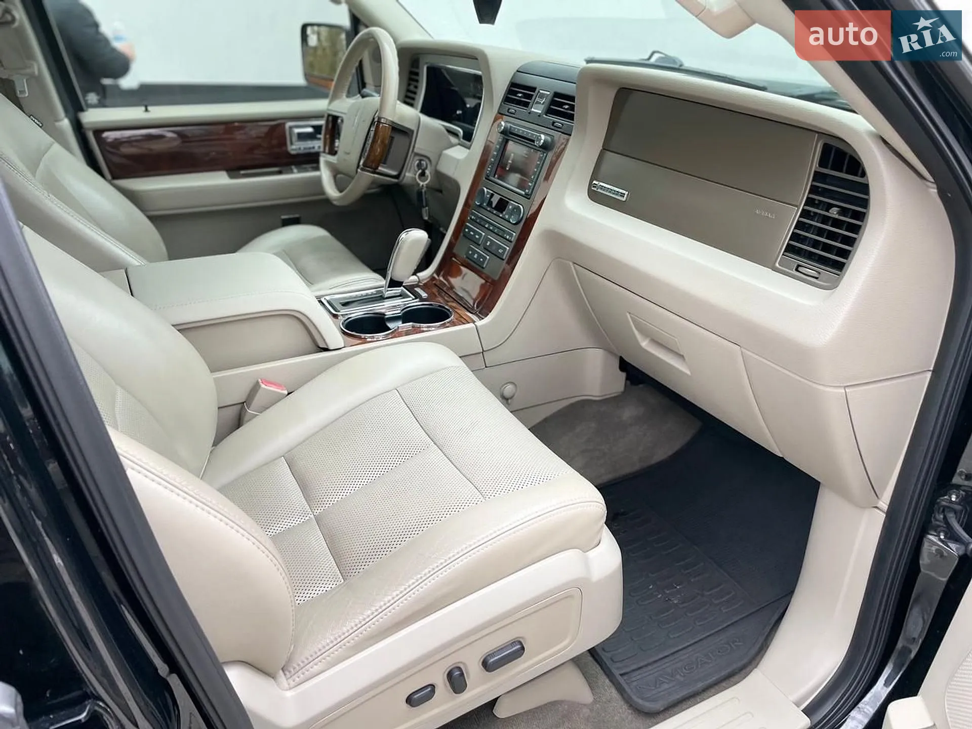 2011 Lincoln Navigator - мініатюра 13