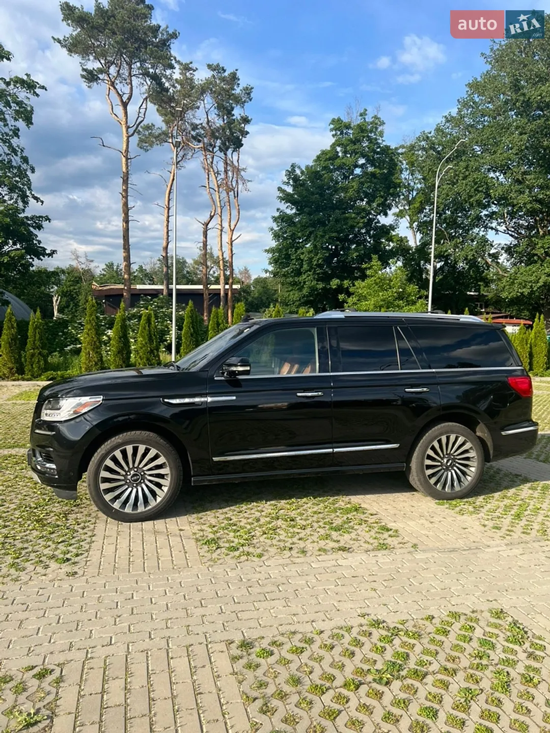 2019 Lincoln Navigator - мініатюра 2