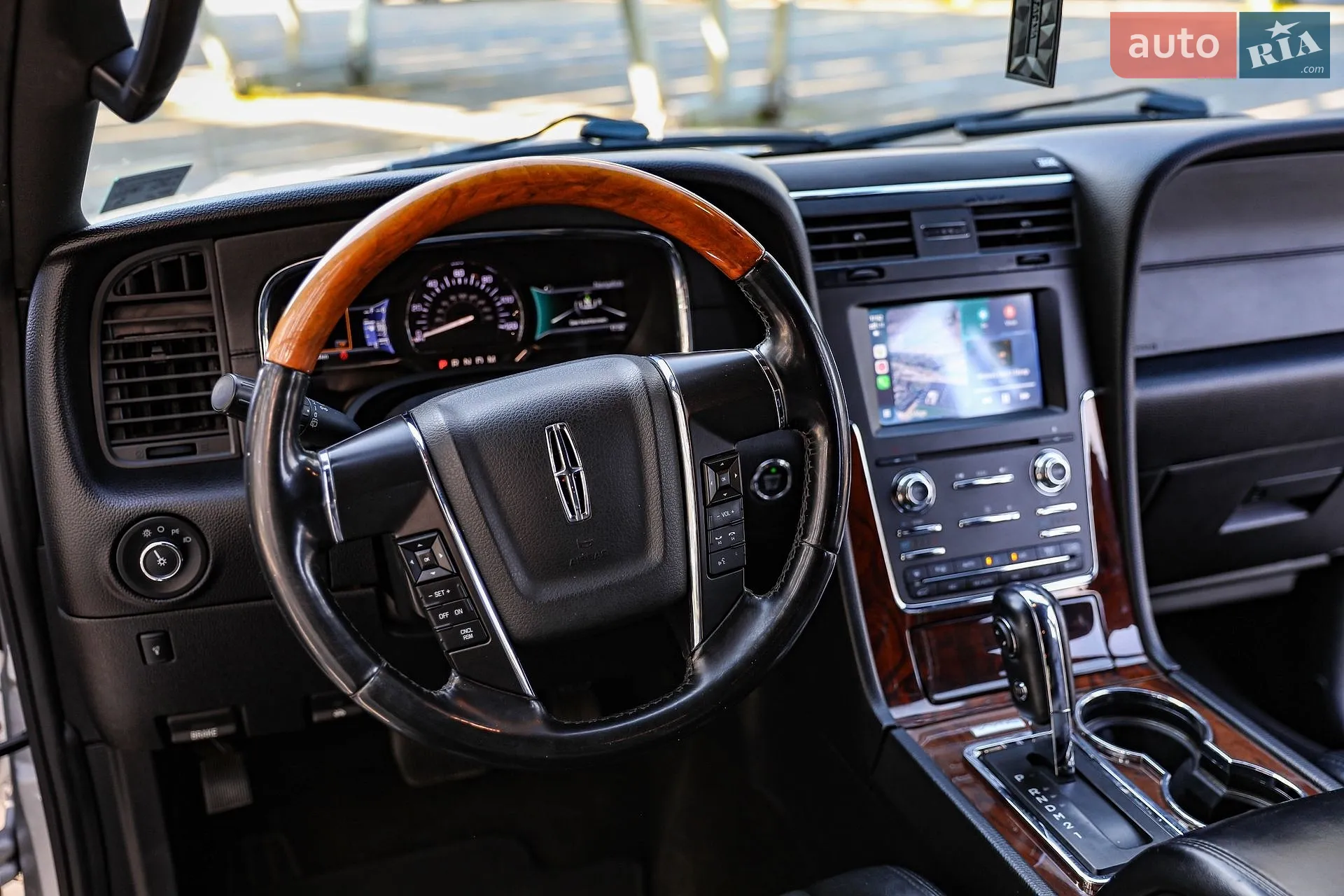2016 Lincoln Navigator - мініатюра 31