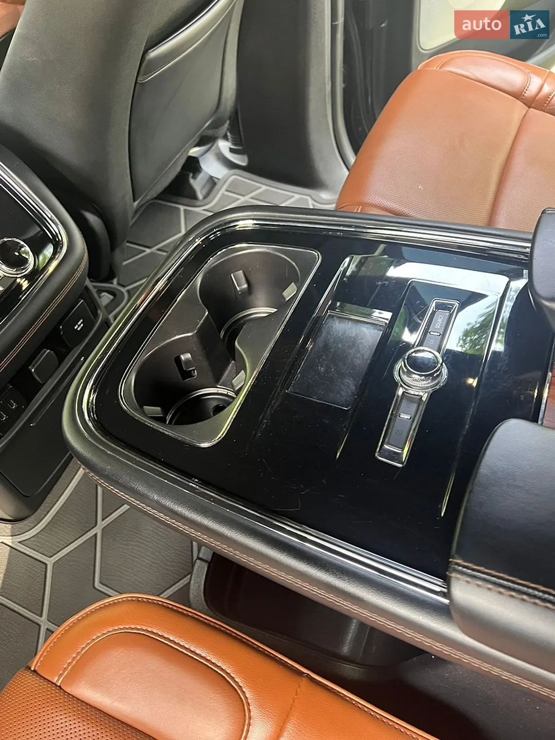 2019 Lincoln Navigator - мініатюра 42