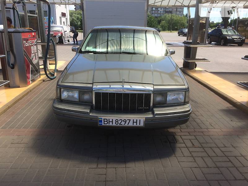 Lincoln Town Car 1990 года