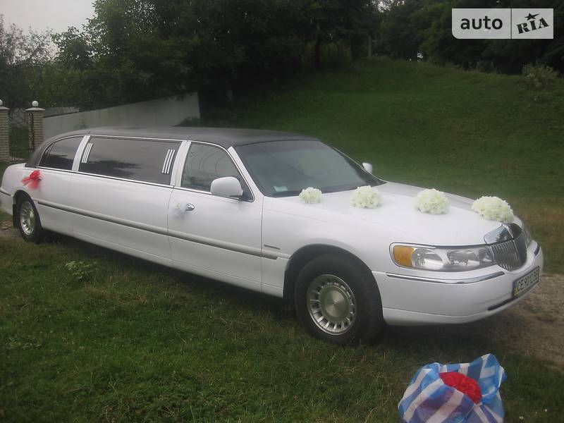 Lincoln Town Car 2001 года