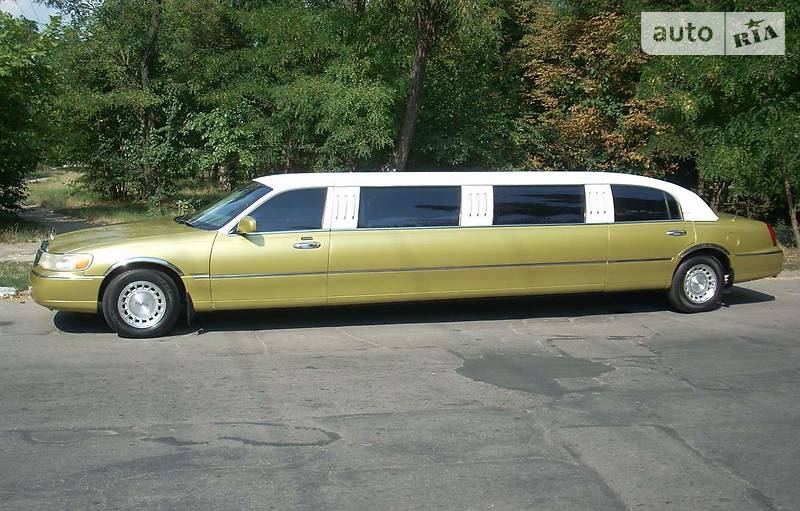Lincoln Town Car 2000 року