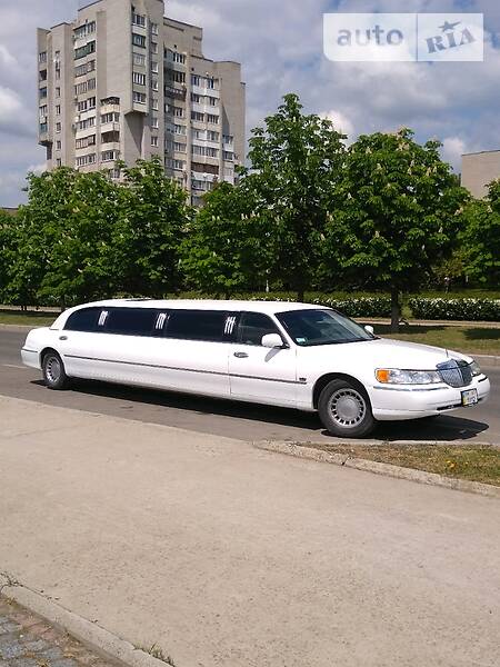 Лімузин Lincoln Town Car 1999 в Вознесенську