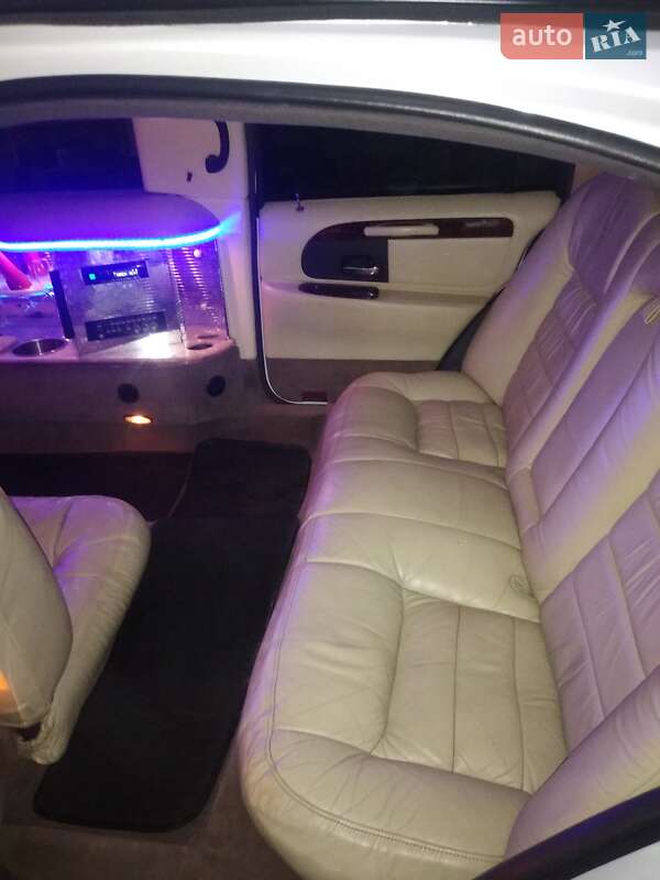 Лимузин Lincoln Town Car 1999 в Овруче
