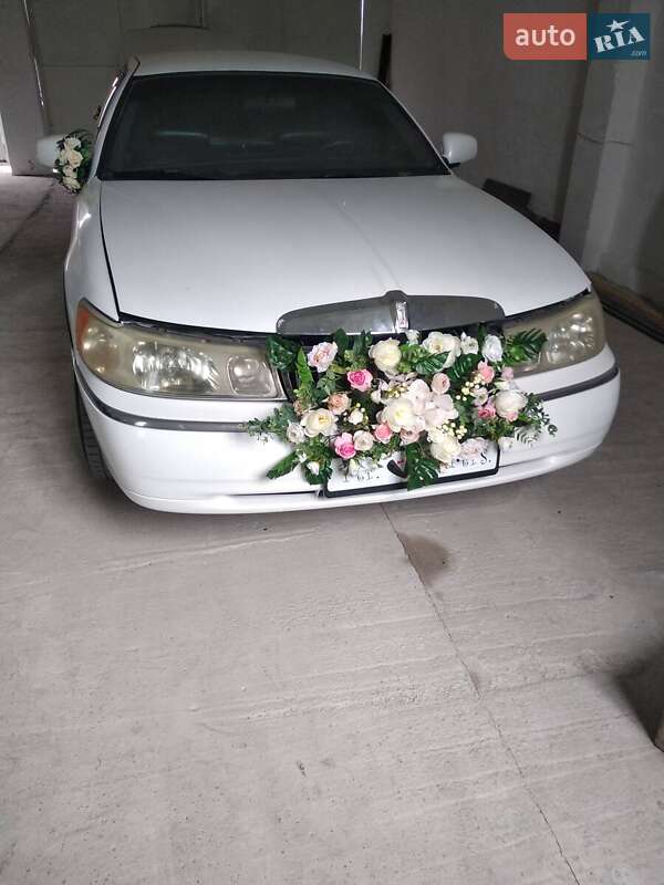 Лимузин Lincoln Town Car 1999 в Овруче