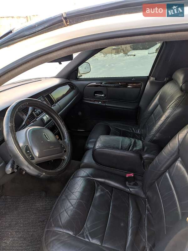 Лимузин Lincoln Town Car 1999 в Овруче