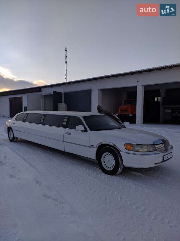 Лимузин Lincoln Town Car 1999 в Овруче