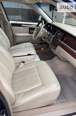 Седан Lincoln Town Car 2008 в Кривом Роге