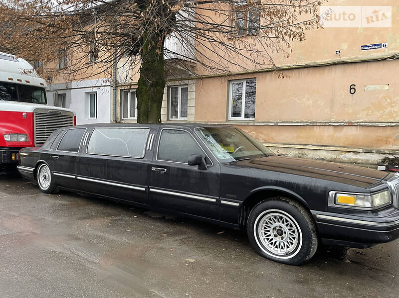 Лимузин Lincoln Town Car 1996 в 