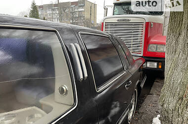 Лимузин Lincoln Town Car 1996 в 