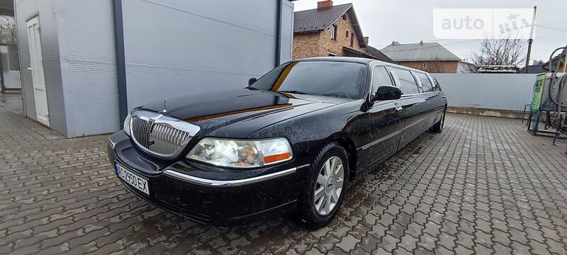 Лимузин Lincoln Town Car 2003 в Коломые