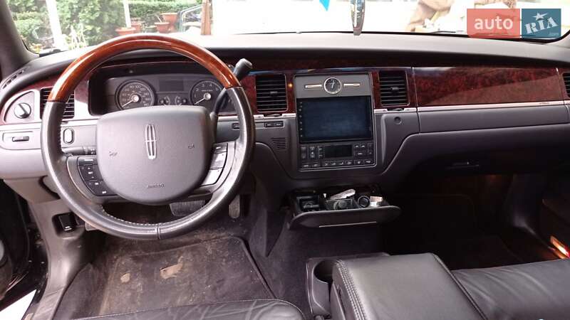 Седан Lincoln Town Car 2010 в Кропивницькому