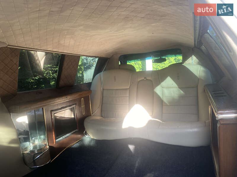 Лимузин Lincoln Town Car 2000 в Збараже