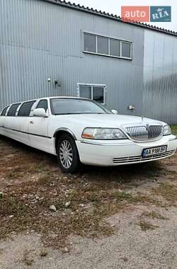 Лімузин Lincoln Town Car 2002 в Києві