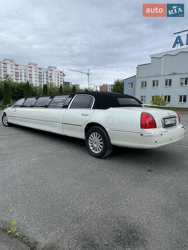 Лимузин Lincoln Town Car 2003 в Ивано-Франковске