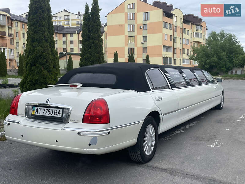 Лимузин Lincoln Town Car 2003 в Ивано-Франковске