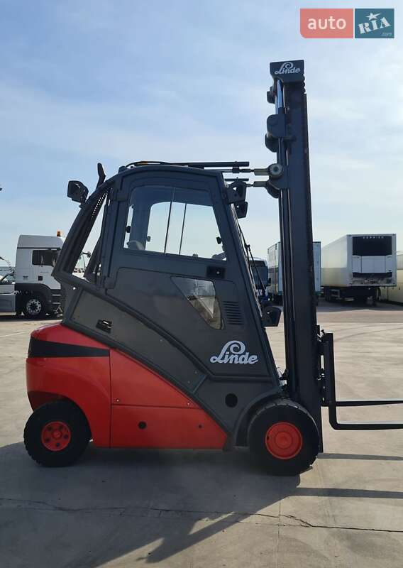 Вилочный погрузчик Linde H 35T-01 2004 в Ровно
