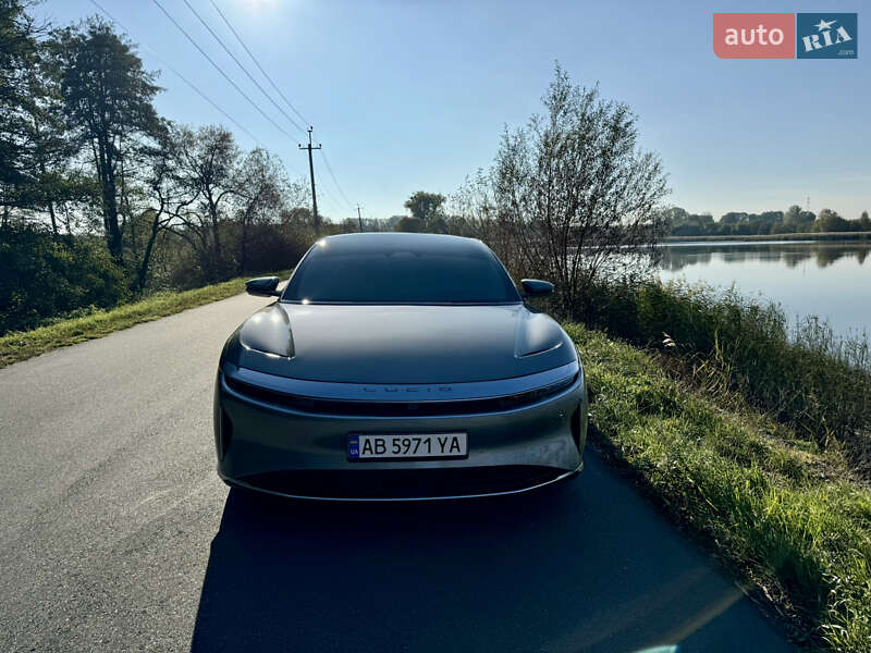Седан Lucid Air 2022 в 