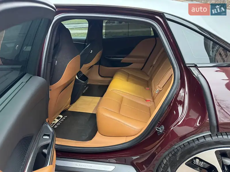 Седан Lucid Air 2022 в 